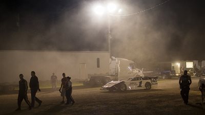 بالصور.. الطين يسيطر على سباق «بوندروسا» للسيارات