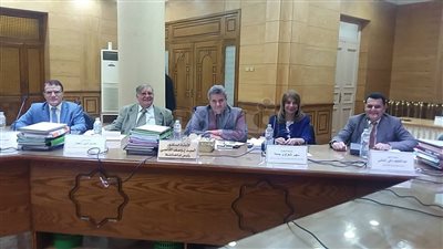 لجنة اختيار عميد طب بنها تلتقي المرشحين للمنصب