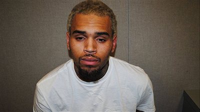 التحفظ على كريس براون في الفلبين بتهمة النصب والاحتيال