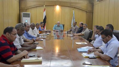 التقلبات الجوية تدفع الأقصر لرفع الطوارئ بجميع الأجهزة.. تأمين شون وصوامع القمح.. الدفع بسيارات الكسح وشفط مياه الأمطار.. مراجعة مهمات الإغاثة ومواجهة الأزمات.. معسكرات إيواء بمراكز الشباب