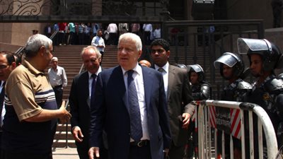 تفاصيل جلسة «رفع الوصاية عن الزمالك».. «خناقة» في المحكمة بين أنصار ممدوح عباس ومرتضى منصور.. رئيس النادي: «فوضت أمري لربنا».. وتأجيل الدعوى لـ13 مايو للحكم (فيديو)