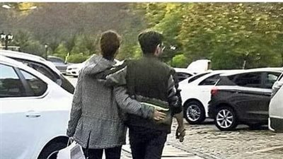 بيرين سات وزوجها ينفيان انفصالهما بصورة رومانسية