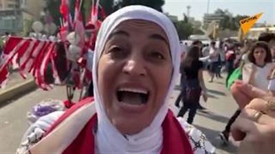 احتجاجات متنقلة أمام المرافق والمؤسسات العامة في لبنان (فيديو)