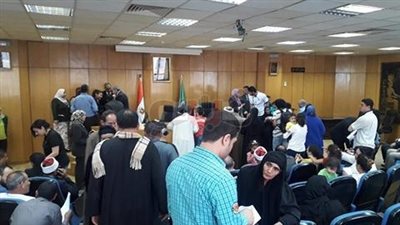 مستشار رئيس الوزراء يلتقي أسر الشهداء في المنيا