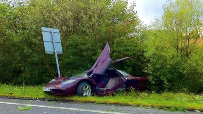 بالصور.. «مستر بن» يستبدل سيارته الفارهة بـ«صديقة للبيئة»