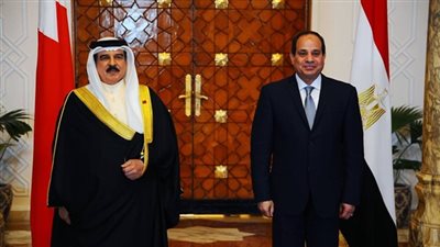 رسائل ملك البحرين من القاهرة.. مصر تحقق نهضة تنموية رائدة