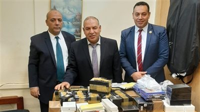 ضبط أدوات مكياج بـ٣٠٠ ألف جنيه بحوزة راكب بمطار القاهرة