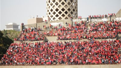 بالصور.. الأهلي يفتح «المقصورة» لاستقبال حشود الألتراس