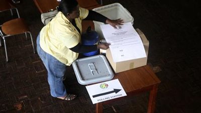 بدء التصويت فى الاستفتاء على الدستور الجديد بزيمبابوي