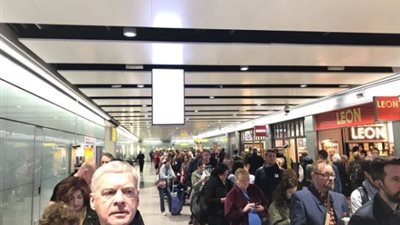 مطار هيثرو بلندن يعلق جميع رحلاته بسبب تهديدات أمنية