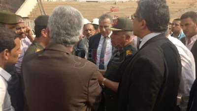 وزير الآثار يزور المتحف الكبير للاطمئنان على سلامة منشآته (صور)