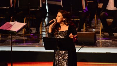 ريهام عبد الحكيم تطرب جمهورها بـ