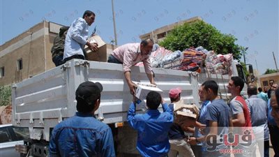 توزيع 400 بطانية و200 شنطة غذائية من جامعة الأزهر بمنشأة القناطر