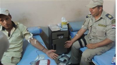 ضباط ومجندى شرطة النقل وأمن الإسكندرية وسوهاج يشاركون في حملة للتبرع بالدم