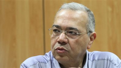 «ألاعيب عصام خليل» لخداع الجهات الرسمية وعدم دفع حقوق الدولة.. مذكرة التفتيش كشفت: مؤسسة «الدكتور» تلاعبت في أسعار السيور والرولمان بلي وسلكت أساليب غير سليمة للتهرب من الضرائب وال