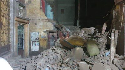 محافظ الغربية يشكل لجنة لفحص أسباب انهيار منزل بالمحلة (صور)