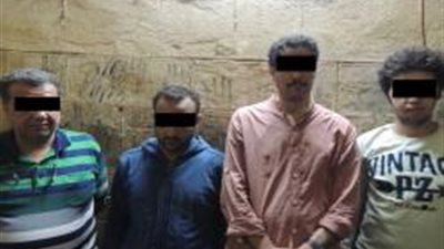 استكمال التحقيقات مع المتهمين بتكوين تشكيل عصابي لسرقة شقق الشروق