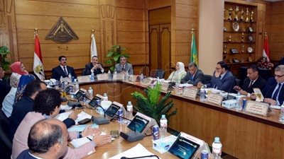 نصف مليون جنيه لدعم الأنشطة الطلابية بجامعة بنها