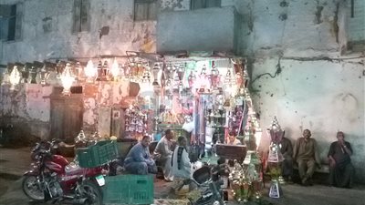 فوانيس رمضان في قنا.. عودة للزمن الجميل (صور)