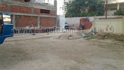 رجل أعمال إخوانى يتعدى على سور مدرسة بالإسكندرية