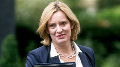 استقالة وزير «الداخلية البريطانية» بسبب فضيحة المهاجرين