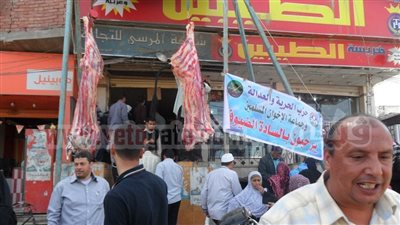 لحوم الإخوان تشهد إقبالاً من أهالى الإسماعيلية