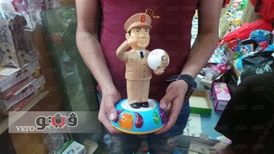بالصور.. فانوس السيسي يتصدر المبيعات في الإسكندرية