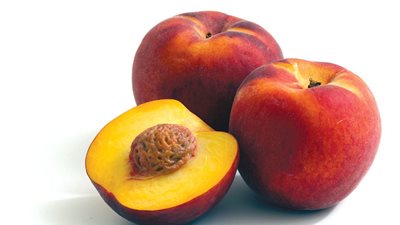 للحوامل.. الخوخ يحمي من هشاشة العظام