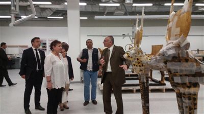 وزير خارجية فرنسا يزور المتحف المصري الكبير «صور»