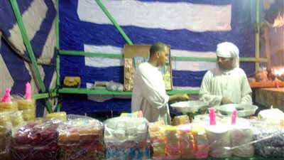 عزوف أهالي الأقصر عن شراء حلوى مولد أبو الحجاج بسبب الأسعار