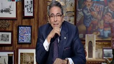 محمود سعد يكشف عن موقف غريب دفع أحمد زكي للركض حافيا في الشارع