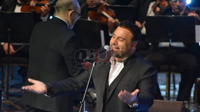 عاصي الحلاني يبدأ حفل الموسيقى العربية بتحية للمحروسة: عظيمة يامصر (صور)