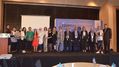 تكريم منى عبد الغني وهيدي كرم وأنيسة حسونة بمبادرة 