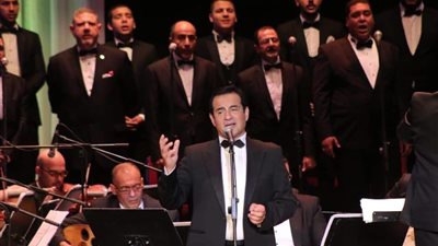محمد ثروت يتغنى بذكر الحبيب في المولد النبوي بمهرجان الموسيقى (صور)