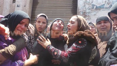 بالصور.. انهيار أقارب شهيد رفح فور وصول جثمانه لمسقط رأسه بكفر الشيخ