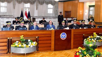 السيسي يتفقد أكاديمية الشرطة.. يتابع اختبارات كشف الهيئة للطلاب الجدد.. يشدد على الحيادية التامة عند انتقاء العنصر البشري.. ويؤكد أهمية إعداد جيل قادر على مواجهة التحديات