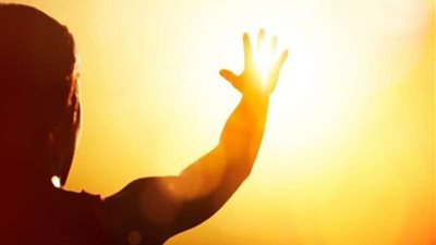 علماء يطورون آلية جديدة لإنتاج وقود هيدروجيني من أشعة الشمس