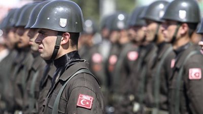 تركيا تعتقل 25 شخصا بالقوات الجوية