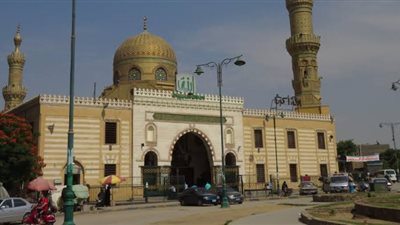 حي الخليفة يشن حملة لرفع المتسولين من أمام مسجد السيدة نفيسة