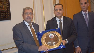 اتفاقية تعاون مشترك بين غرفتي القاهرة وسوهاج لدعم التجارة والصناعة والاستثمار
