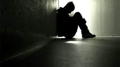 دراسة: العزلة تصيب بأمراض القلب والاكتئاب