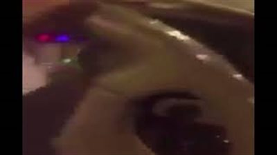 رد فعل طفل مارس والده التفحيط بطريقة متهورة لحظة هطول الأمطار (فيديو)