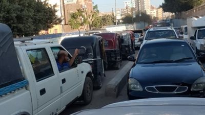 توقف حركة المرور داخل نفق كفر الزيات بسبب تعطل لودر (صور)