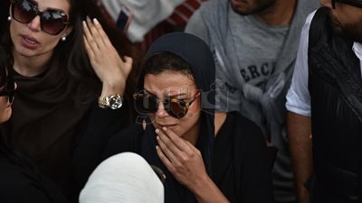 ناهد السباعي باكية: هيثم أحمد زكي واظب على الصلاة في آخر أيامه