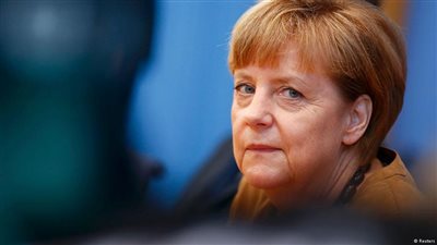 شيك لـ«ميركل» في مزاد إلكتروني