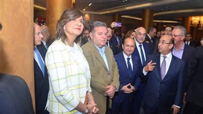 وزيرا الصناعة والهجرة يبحثان مع وفد شركات كندية فرص الاستثمار المتاحة بالسوق المصرى