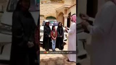 رد فعل فتيات فاجأهم والدهم بسيارة فارهة هدية (فيديو)
