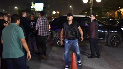 درة ولميس الحديدي والسقا ومحمد إمام في عزاء هيثم أحمد زكي (صور)