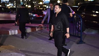 هنيدي وسوزان نجم الدين وسمية الخشاب في عزاء هيثم أحمد زكي (صور)