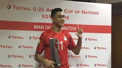 مصطفى محمد يرافق شوقي غريب في مؤتمر الغد